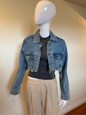 Refuge Denim Blue Cropped Raw Hem Denim Jacket Small